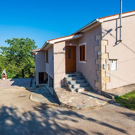2 Bedroom Amazing Home In Rakotule Екстериор снимка