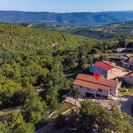 2 Bedroom Amazing Home In Rakotule Екстериор снимка